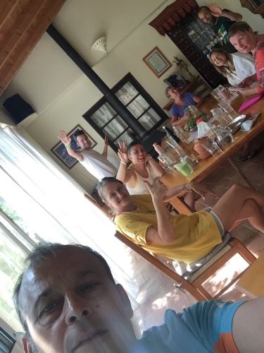 group selfie at juice fasting retreat